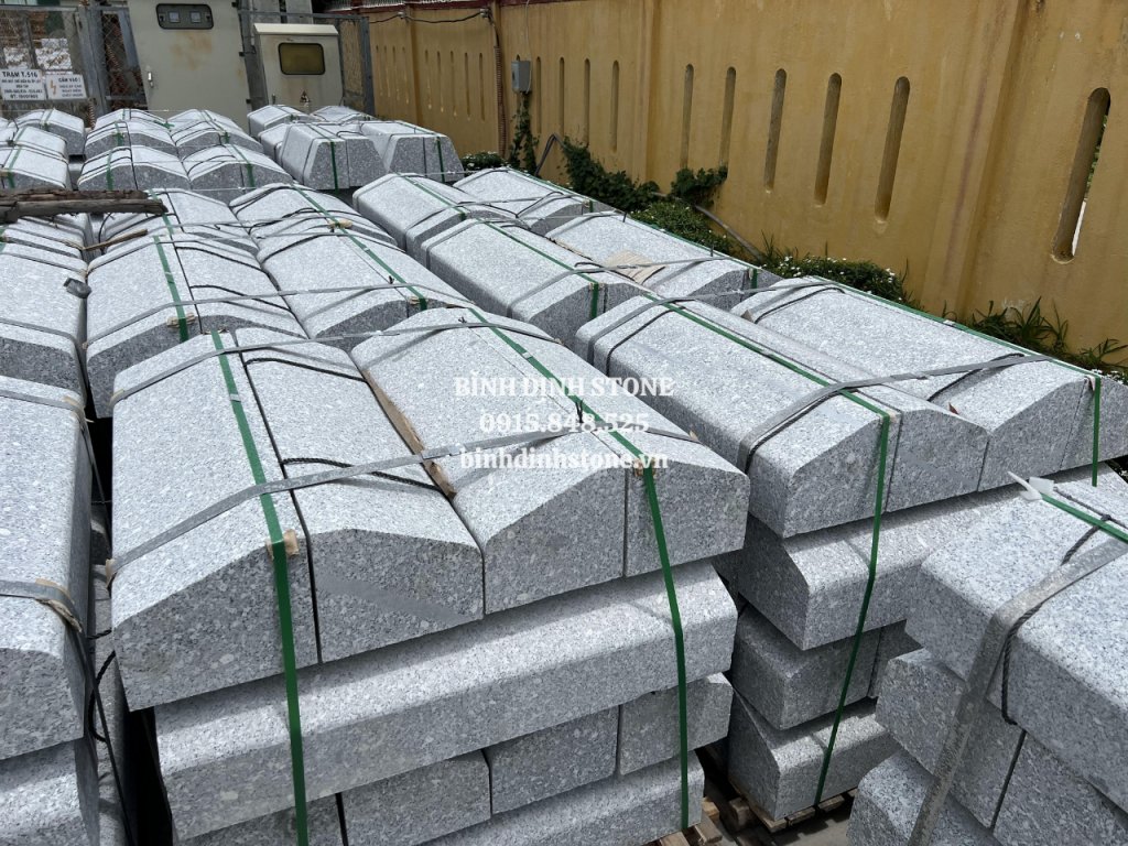 Đá Bó Vỉa Trắng