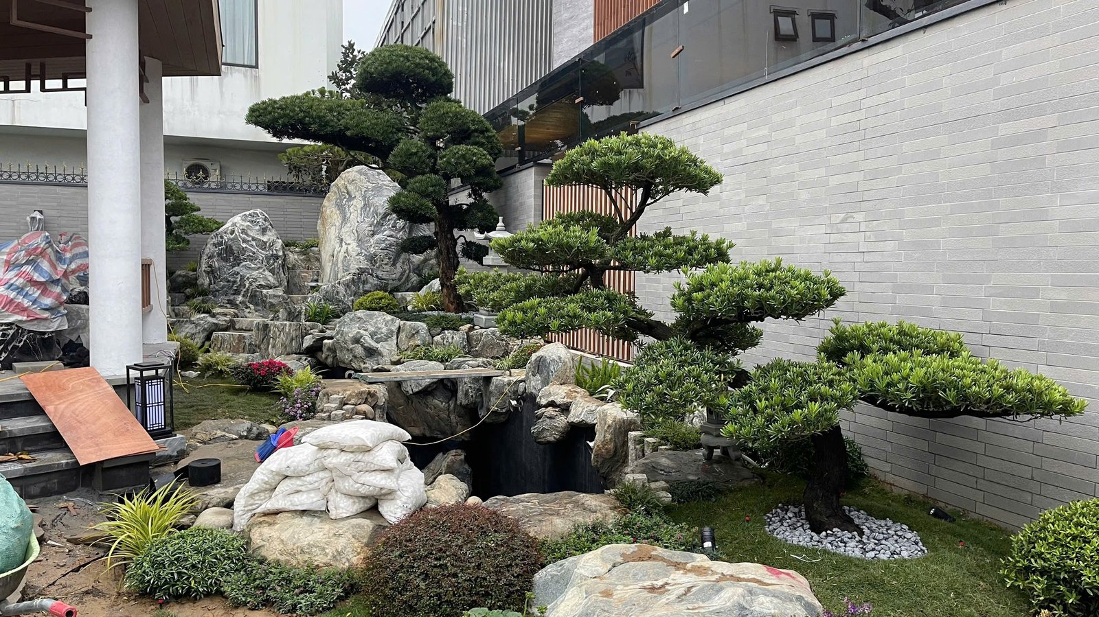 Cây bonsai tạo dáng & đá cảnh quan